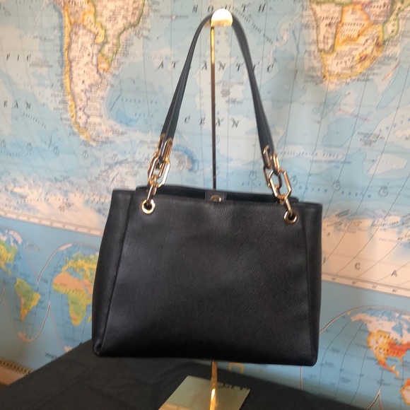 Trisha bag; Michael Kors new w/ tags large shoulder bag 3 compartments - Picture 9 of 12